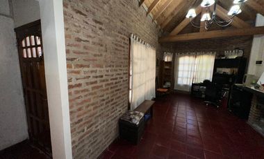 Chalet en Excelente Ubicación!!!! Echeverría 875, Monte Grande.-