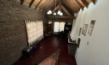 Chalet en Excelente Ubicación!!!! Echeverría 875, Monte Grande.-
