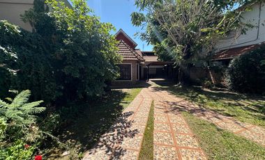 Chalet en Excelente Ubicación!!!! Echeverría 875, Monte Grande.-