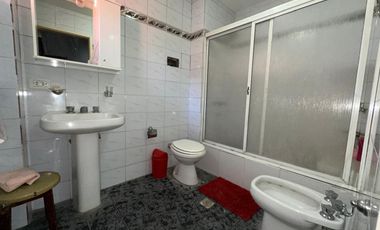 Chalet en Excelente Ubicación!!!! Echeverría 875, Monte Grande.-