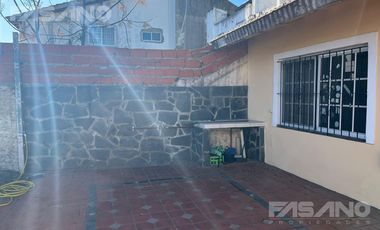CASA 3 AMB. 291m2, JARDIN, ENTRADA DE COCHE   - VILLA BALLESTER