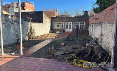 CASA 3 AMB. 291m2, JARDIN, ENTRADA DE COCHE   - VILLA BALLESTER