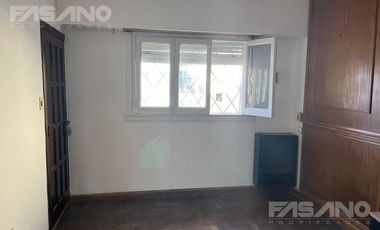 CASA 3 AMB. 291m2, JARDIN, ENTRADA DE COCHE   - VILLA BALLESTER
