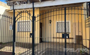 CASA 3 AMB. 291m2, JARDIN, ENTRADA DE COCHE   - VILLA BALLESTER