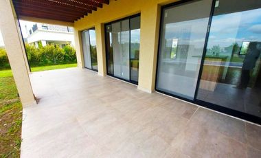 Casa en venta - 4 Dormitorios 3 Baños - 784Mts2 - Escobar