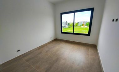 Casa en venta - 4 Dormitorios 3 Baños - 784Mts2 - Escobar