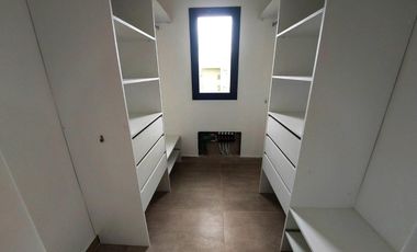 Casa en venta - 4 Dormitorios 3 Baños - 784Mts2 - Escobar