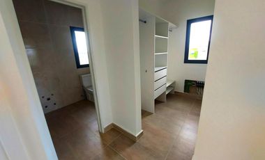 Casa en venta - 4 Dormitorios 3 Baños - 784Mts2 - Escobar