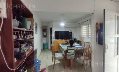Departamento al frente en planta baja con 2 dormitorios y patio tendedero ciudad de Santa Fe