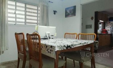 Departamento al frente en planta baja con 2 dormitorios y patio tendedero ciudad de Santa Fe