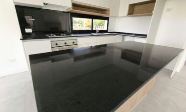 VENTA CASA - EL CANTON VISTA AL GOLF 5 AMBIENTES