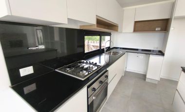 VENTA CASA - EL CANTON VISTA AL GOLF 5 AMBIENTES