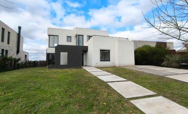 VENTA CASA - EL CANTON VISTA AL GOLF 5 AMBIENTES
