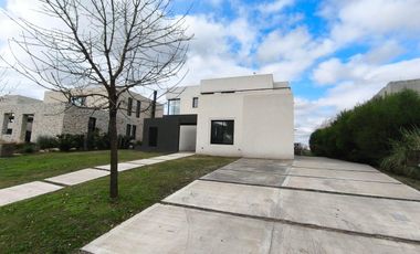VENTA CASA - EL CANTON VISTA AL GOLF 5 AMBIENTES