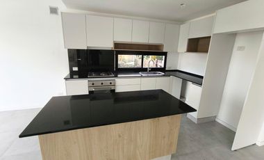 VENTA CASA - EL CANTON VISTA AL GOLF 5 AMBIENTES