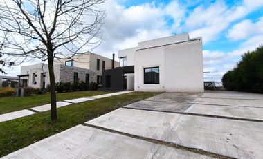 VENTA CASA - EL CANTON VISTA AL GOLF 5 AMBIENTES