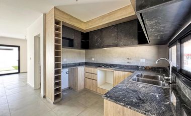 Casa en venta en Terrazas de Manantiales , 3 dormitorios, principal en suite
