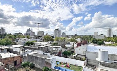 Departamento en Venta. 1 dorm. Balcón amplio al frente. Centro Campana