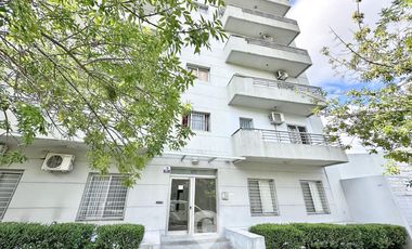 Departamento en Venta. 1 dorm. Balcón amplio al frente. Centro Campana