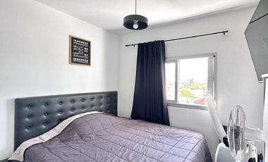 Departamento en Venta. 1 dorm. Balcón amplio al frente. Centro Campana