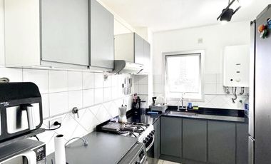 Departamento en Venta. 1 dorm. Balcón amplio al frente. Centro Campana