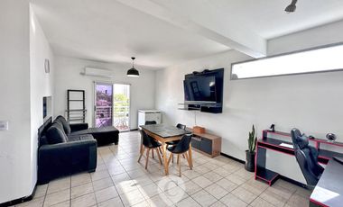 Departamento en Venta. 1 dorm. Balcón amplio al frente. Centro Campana