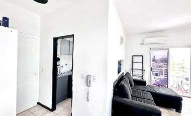 Departamento en Venta. 1 dorm. Balcón amplio al frente. Centro Campana