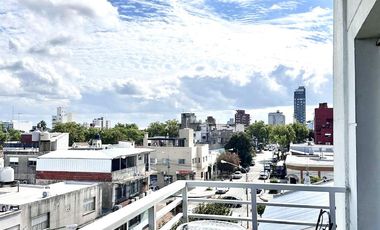 Departamento en Venta. 1 dorm. Balcón amplio al frente. Centro Campana