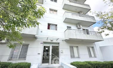 Departamento en Venta. 1 dorm. Balcón amplio al frente. Centro Campana
