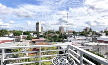 Departamento en Venta. 1 dorm. Balcón amplio al frente. Centro Campana