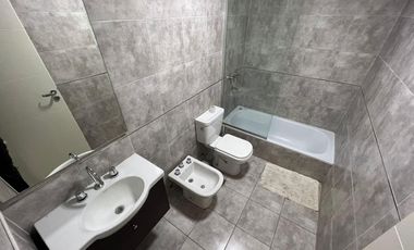 En Alquiler | Hermoso Departamento de Categoría en Paso del Rey | 2 Ambientes con Cochera Descubierta, Balcón y Patio |