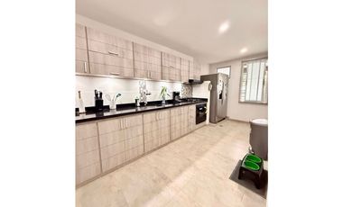 Casa de tres pisos con terraza en venta - Barrio Las Mercedes Palmira