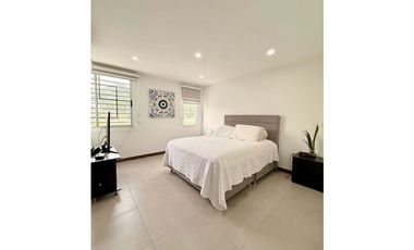 Casa de tres pisos con terraza en venta - Barrio Las Mercedes Palmira