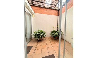 Casa de tres pisos con terraza en venta - Barrio Las Mercedes Palmira