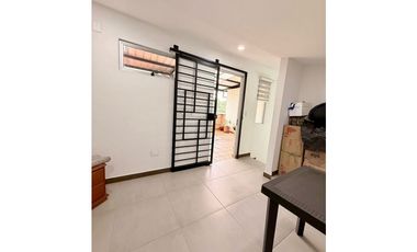 Casa de tres pisos con terraza en venta - Barrio Las Mercedes Palmira