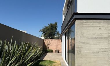 Hermosa casa en renta dentro del exclusivo fraccionamiento Diana Natura.
