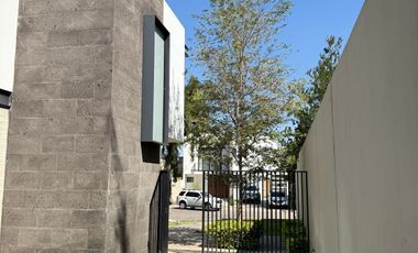 Hermosa casa en renta dentro del exclusivo fraccionamiento Diana Natura.
