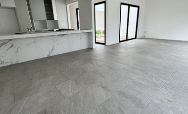Casa en venta en privada Oasis en Conkal Yucatan.