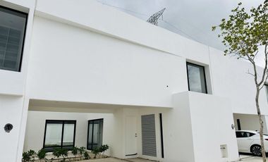 Casa en venta en privada Oasis en Conkal Yucatan.