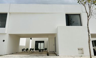 Casa en venta en privada Oasis en Conkal Yucatan.