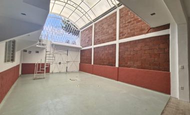 Excelente Bodega con amplios espacios