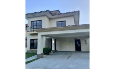 Casa en venta en Clayton Embassy Club