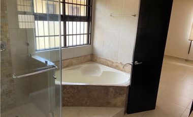 Casa en venta en Clayton Embassy Club