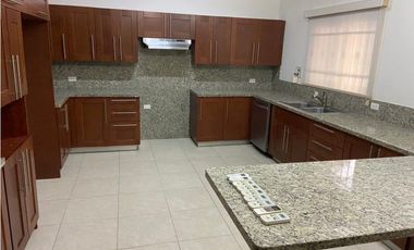 Casa en venta en Clayton Embassy Club