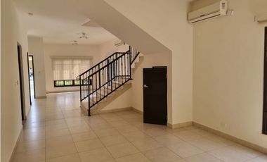 Casa en venta en Clayton Embassy Club