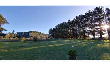 VENTA O ALQUILER / DOS CASAS EN ESPEJO / COLINAS VERDES