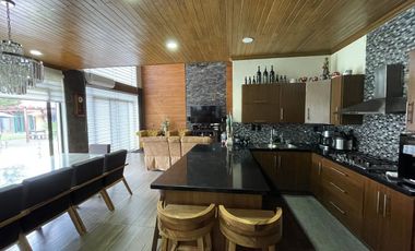EN VENTA/RENTA EXCLUSIVA CASA TEMATICA CON ALBERCA