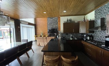 EN VENTA/RENTA EXCLUSIVA CASA TEMATICA CON ALBERCA