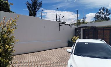 Tumbaco, Casa en Renta, 350m2, 3 Habitaciones