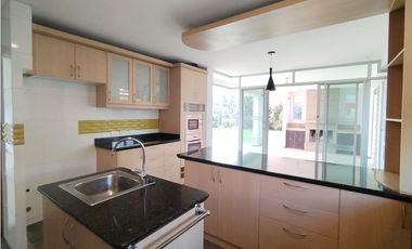 Tumbaco, Casa en Renta, 350m2, 3 Habitaciones